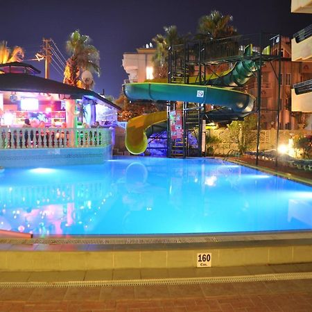Maxwell Holiday Club マルマリス エクステリア 写真