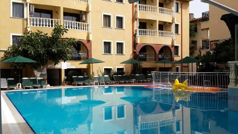 Maxwell Holiday Club マルマリス エクステリア 写真